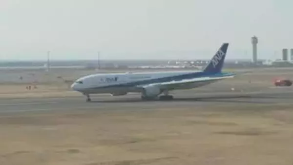 【速報】　新千歳空港で羽田発の全日空機が2つあるエンジンのうち1つを停止させ着陸　エンジンオイルの温度上昇を示す　乗客乗員323人全員無事