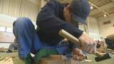 「家具職人が木工技術を競う「旭川木工技能競技大会」予選会　職人25人が板2枚を直角に組み合わせる課題に挑む」の画像1