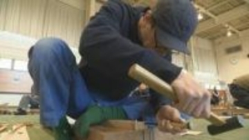 家具職人が木工技術を競う「旭川木工技能競技大会」予選会　職人25人が板2枚を直角に組み合わせる課題に挑む