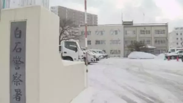 「犯人はいつも昼ぐらいに来る」コンビニ店長が通報⇒張り込み中の警察の目の前で鮭とばを…窃盗容疑でその場で逮捕の自称67歳男「お金がなかった」余罪もほのめかす