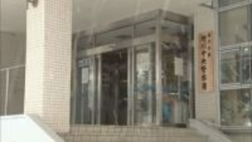 知人の25歳男性の顔面を包丁で切りつけ…事件後に再び被害者のもとを訪れ「扉をたたいている」と通報され事件発覚、傷害容疑で24歳男を逮捕　北海道旭川市