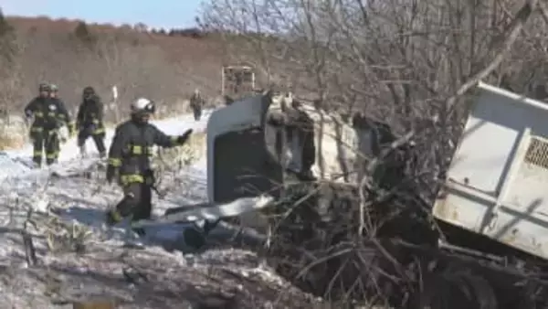 JR花咲線の踏切で列車と衝突、トラック運転の50代男性死亡、乗客ら8人負傷「ガラスが刺さっている人もいた」下りていた遮断器に進入か　北海道根室市