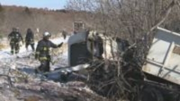 JR花咲線の踏切で列車と衝突、トラック運転の50代男性死亡、乗客ら8人負傷「ガラスが刺さっている人もいた」下りていた遮断器に進入か　北海道根室市