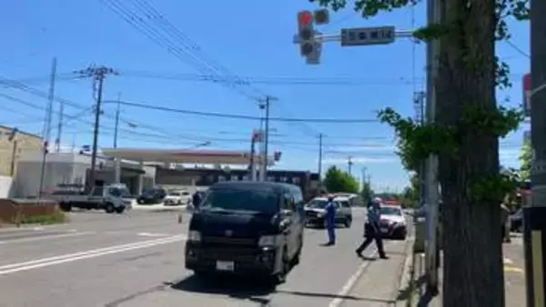 【速報】国道の交差点付近で高齢とみられる女性が車にはねられ意識不明の重体　警察は運転手から事情聴く　北海道岩見沢市