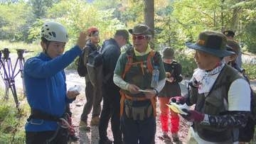 山菜採り遭難やクマへの注意呼びかけ「通信機器を必ず持って、目立つ色の服装を着用を」北海道警察　札幌・手稲山