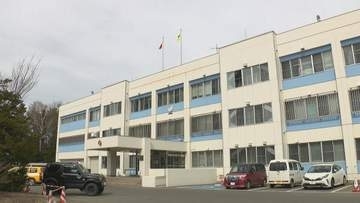 ペット用フードボウル投げつけ、頭殴る　46歳母親に全治1か月のけが負わせた疑い　25歳娘を逮捕「だいたい合ってます」