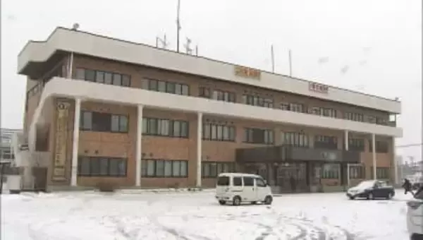 20代妻に馬乗りして「おでこのあたりをぐりぐりと…」48歳歯科医師の男を傷害容疑で逮捕　寝ていた妻は顔面を皮下出血