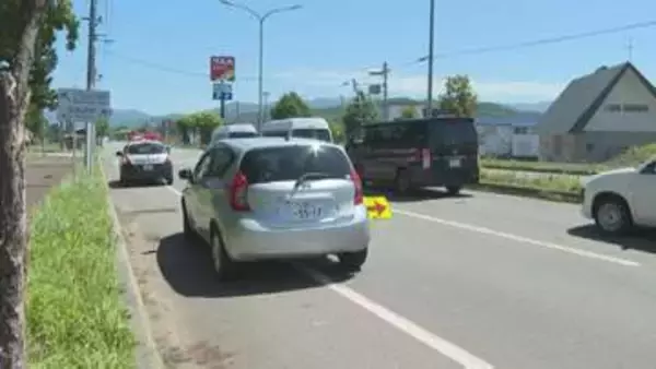 横断中の高齢女性が車にはねられ病院搬送　横断歩道がない場所を横断か　北海道三笠市