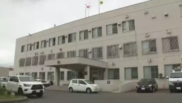 20代女性が温泉施設で休憩していると…《不同意性交等事件》見知らぬ男が隣に近づき、体を触って逃走　警察が30代くらいの男の行方を追う