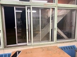 投石によって校舎の窓ガラスが割られる被害相次ぐ　半径300メートル内の３つの小中学校　校内に侵入した形跡も　北海道帯広市