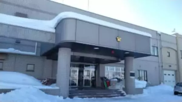 除雪機の回転刃に右足を巻き込まれ「夫が負傷した」倒れているのを妻が発見し119番通報　89歳男性が除雪作業中に転倒か　北海道岩見沢市