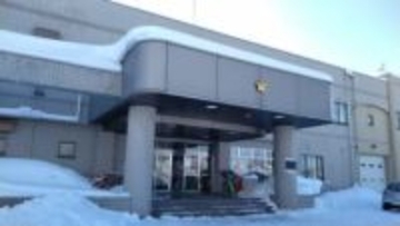 除雪機の回転刃に右足を巻き込まれ「夫が負傷した」倒れているのを妻が発見し119番通報　89歳男性が除雪作業中に転倒か　北海道岩見沢市