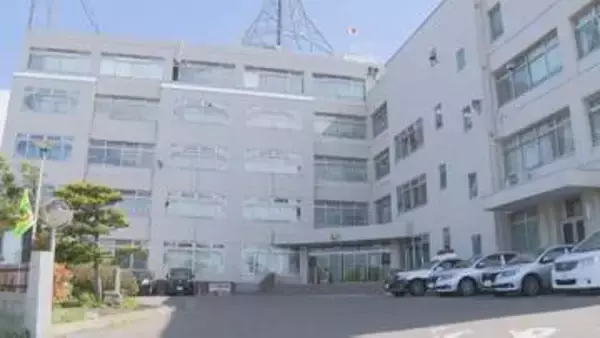 40代女性宅近くを何度もうろつき駐車中のワイパーに“ラブレター”はさむ　ストーカー規制法違反容疑の50歳男「通ったついでに手紙を置いただけ」北海道函館市