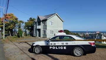 遺体は布団に包まれた状態で見つかる 住宅内に年齢不明の男性の遺体 少なくとも死後1カ月以上経過 警察が事件の可能性含め捜査 北海道小樽市