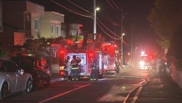 「2階の窓から火が見える」２階建て住宅で火事　住人とみられる40代女性が搬送　札幌・南区