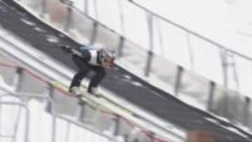 【スキージャンプ】雪印メグミルク杯ジャンプ大会　1回目を終え少年組は高校1年の新星、長谷川琉已選手がトップで2回目へ　成年組はベテラン佐藤慧一が1位で2回目に進出