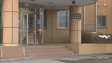 【森町・国道5号】右折待ちの乗用車に大型バイクが追突　バイク運転の20代男性が死亡　北海道