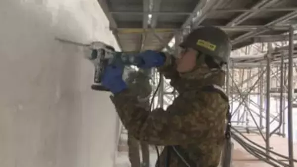 【さっぽろ雪まつり】陸自制作隊「感動を与えられるような雪像を」実行委が作業進捗状況を確認し激励　大通7丁目会場『北海道大学の古河講堂』