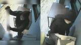 「防犯カメラに犯行の瞬間　バールを使ってコインランドリーの両替機など壊して現金約30万円を盗んだ疑い　無職の男（34）を再逮捕」の画像1