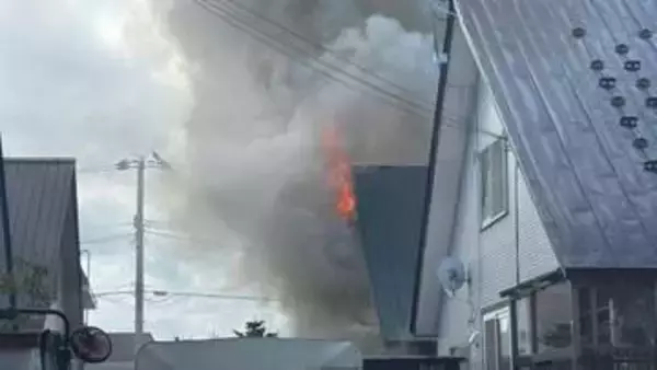 【速報】 札幌市東区の住宅から出火 午後1時現在激しく炎上中 けが人情報なし