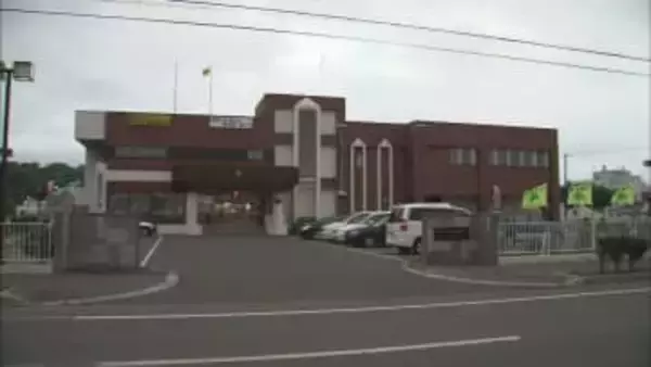 砂浜に身元不明の男性遺体【北海道せたな町】釣り人が発見「砂浜に人がうち上げられている」フード付きのパーカーと防水のズボンを着用