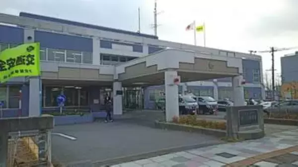 体育館で男子中学生の外靴（時価1万円相当）を盗んだか　苫小牧市内のリサイクルショップで同様の靴を発見⇒32歳の男を逮捕　転売目的とみて捜査