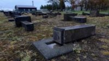 【墓荒らし】霊園の墓石58基がなぎ倒される　警察は器物損壊事件として捜査　北海道月形町・篠津山霊園