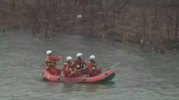 川に流された18歳とみられる男性の捜索続く　河川敷を訪れていた男女4人のうち、何らかの理由で川に入った女性を助けようとして流されたか　女性は無事　北海道旭川市・神居古潭