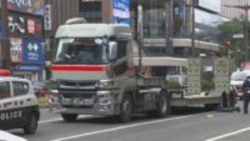 「歩行者が出血して動かない」高齢女性が大型トレーラーにはねられ意識不明の重体　交差点の左折時に巻き込みか【すすきの交差点】