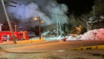 【速報】「白い煙が上がっている」住宅全体から炎か　北海道千歳市