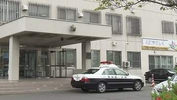 学習塾の女子トイレに侵入疑い「隙間からスマホ」女子生徒が気づく“夏期講習”に通う26歳男「腹が痛く、男子トイレが空いてなかった」