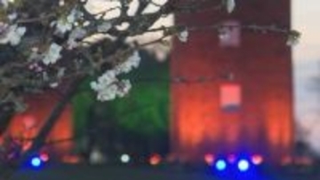 桜前線がついに北海道根室市へ　6日にチシマザクラ開花でライトアップ開始　赤レンガのサイロと夜桜の共演、日本で最後に咲く春の景色