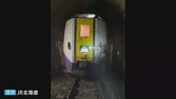 JR北海道の室蘭線で回送列車が脱線　大雨で流れ込んだ倒木に衝突