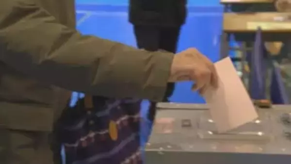 「2枚渡されたので2枚投票した」60代有権者が言い残し立ち去る　国民審査の投票用紙2枚交付するミス　抜き取り不可能なため有効投票として集計　札幌市東区