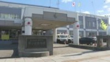 マンションの共同玄関に火をつけた疑い　26歳男を逮捕　余罪ほのめかす　連続不審火に関与か　北海道苫小牧市