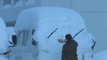 通学路の安全確保できず臨時休校も…札幌圏で再び大雪　手稲・清田・白石で24時間20㎝超の降雪、住民「捨てるところがもうない」JRやバスなど交通網に打撃