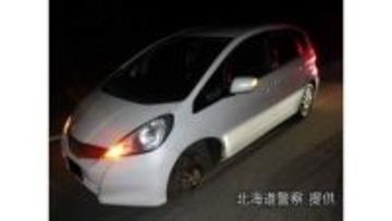 【乗用車タイヤ脱落】走行中にガタガタと異音発生し、直後に左前輪が脱落　前日に自身でタイヤ交換　北海道八雲町