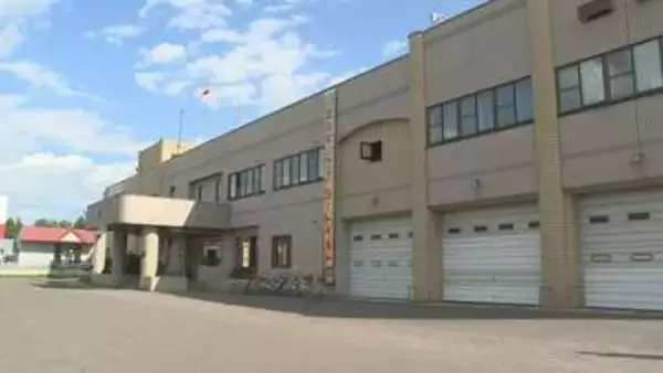 ゴルフ場で大型草刈り機の整備中に下敷き…89歳男性が死亡 アーム誤作動を止めようとエンジンをかけたか 北海道岩見沢市