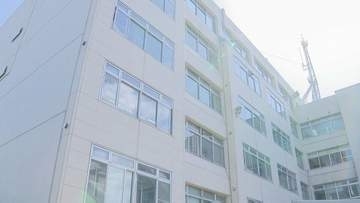 【逃走後に公務執行妨害で逮捕】コンビニの女性店員の腹蹴った疑いで42歳男を再逮捕　北海道函館市