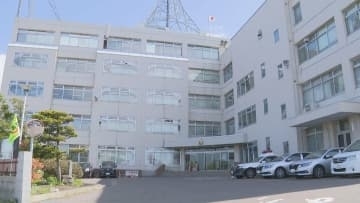 「証拠を見せろ」パキスタン人の男（24）が約30万円が入った手提げ金庫1個を盗んだか　飲食店のドアを蹴破って侵入する防犯カメラ映像　北海道函館市