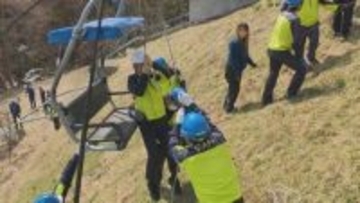 【訓練】強風でリフトが支柱に衝突し緊急停止、乗客5人が取り残された想定の救助訓練　札幌・大倉山ジャンプ競技場