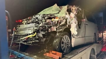 国道239号で乗用車とトラックが正面衝突か　男性2人けが【北海道下川町】