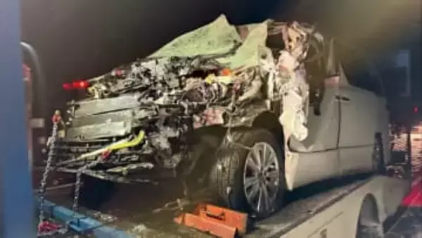 国道239号で乗用車とトラックが正面衝突か　男性2人けが【北海道下川町】