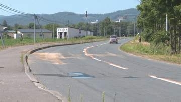 【続報】乗用車と大型トラックが衝突　乗用車の男性死亡　どちらかが反対車線にはみ出しか　北海道津別町・国道240号の緩いカーブ