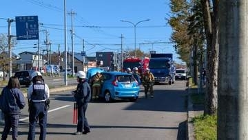 中央分離帯のある道道で乗用車が逆走…大型トラックと衝突　60代男性搬送　北海道釧路市