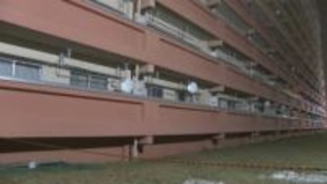 「1階から火が出ている」市営住宅で火災　住人とみられる高齢女性が病院搬送、意識あり　北海道苫小牧市