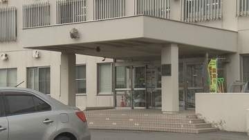 「以前万引きした人が再来店」事情を聴くと…おにぎりや菓子パンなど「今万引きしたものです」所持金は470円、窃盗容疑の54歳男「腹が減って、盗むことにした」