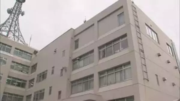【なぜ？】面識ない70代女性宅の風除室や玄関のガラスを破壊・侵入　函館市の20歳大学生を逮捕　破壊した際に自らの指を負傷⇒病院搬送