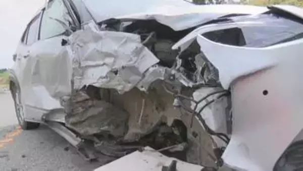 速報　北海道八雲町の国道5号でトラックなど車4台が絡む事故　3人がけが、このうち2人が病院搬送