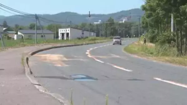 国道で大型トラックと乗用車が正面衝突　乗用車の男性が死亡　現場は片側1車線のゆるやかなカーブ　北海道津別町